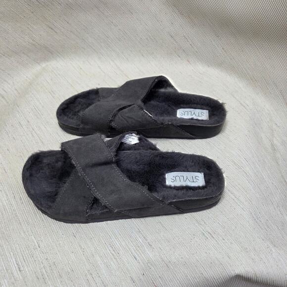 Stylus Woman's Grey Sandals with Fuzzy Foot Pads size 8 - Picture 5 of 7